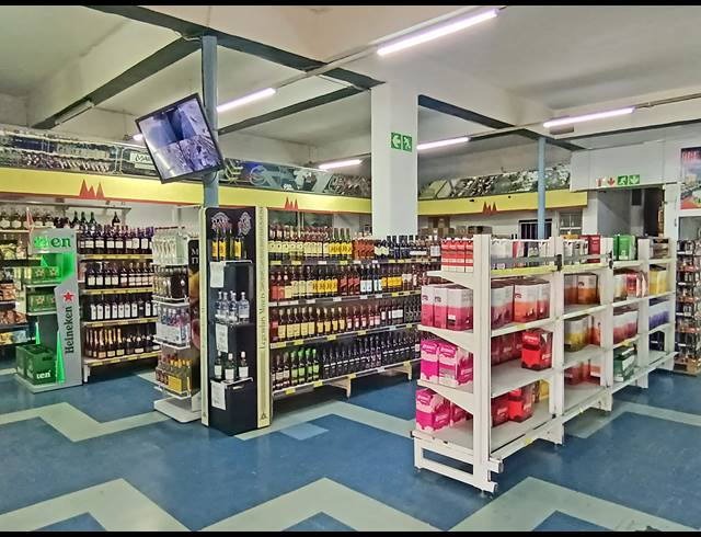 890M² BUILDING FOR SALE IN MELVILLE